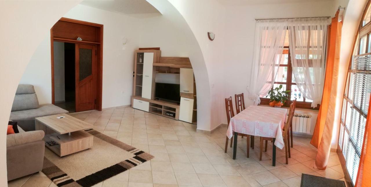 אומאג Apartment Sandra מראה חיצוני תמונה
