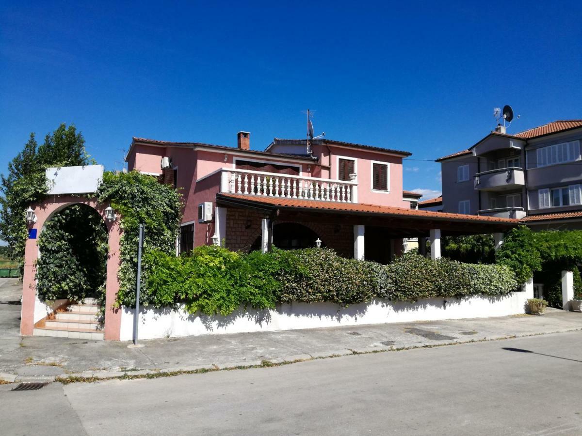 אומאג Apartment Sandra מראה חיצוני תמונה